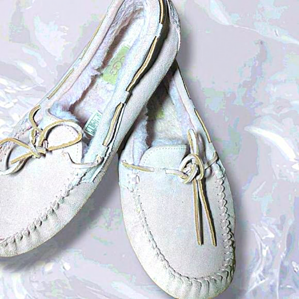Ugg‎ Women’s Dakota loafer based slipper